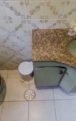 Casa à venda com 200m², 3 quartos e 2 vagasBanheiro