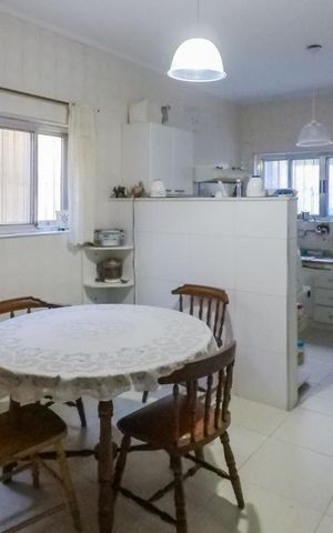Casa à venda com 200m², 3 quartos e 2 vagasCozinha