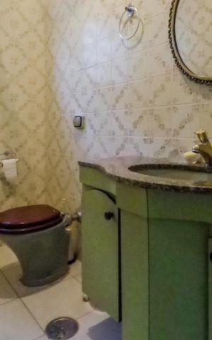 Casa à venda com 200m², 3 quartos e 2 vagasBanheiro