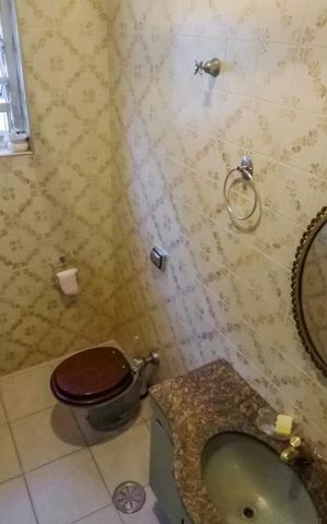 Casa à venda com 200m², 3 quartos e 2 vagasBanheiro
