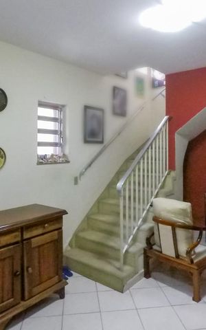 Casa à venda com 200m², 3 quartos e 2 vagasSala