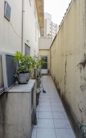 Casa à venda com 200m², 3 quartos e 2 vagasCorredor Lateral