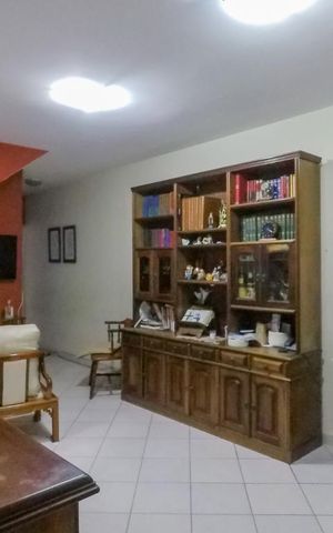 Casa à venda com 200m², 3 quartos e 2 vagasSala