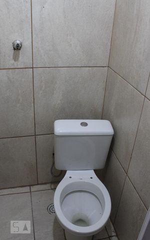 Casa à venda com 99m², 2 quartos e 1 vaga Casa à venda com 99m², 2 quartos e 1 vagaBanheiro de Serviço