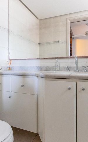 Apartamento à venda com 55m², 2 quartos e 2 vagas Apartamento à venda com 55m², 2 quartos e 2 vagasBanheiro