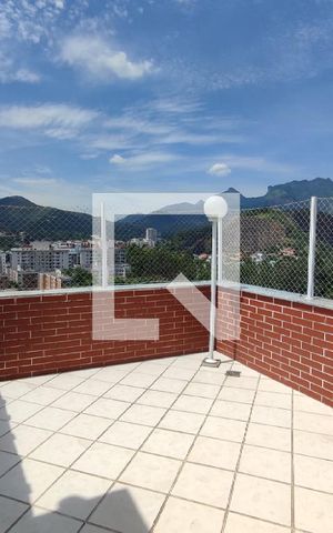 Apartamento à venda com 198m², 3 quartos e 2 vagas Apartamento à venda com 198m², 3 quartos e 2 vagasCobertura Área Externa