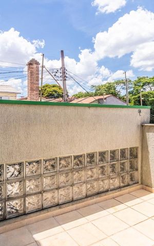 Casa à venda com 190m², 3 quartos e 3 vagas Casa à venda com 190m², 3 quartos e 3 vagasTerraço