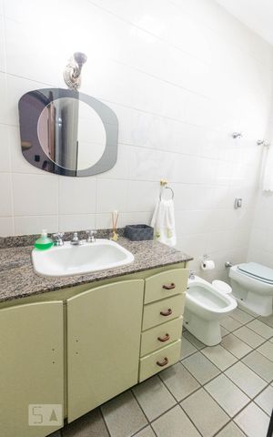 Casa à venda com 354m², 4 quartos e 6 vagas Casa à venda com 354m², 4 quartos e 6 vagasBanheiro