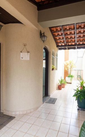 Casa à venda com 354m², 4 quartos e 6 vagas Casa à venda com 354m², 4 quartos e 6 vagasÁrea Externa