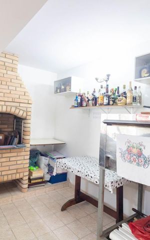 Casa à venda com 354m², 4 quartos e 6 vagas Casa à venda com 354m², 4 quartos e 6 vagasChurrasqueira
