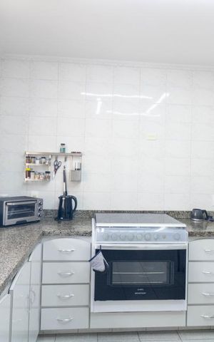 Casa à venda com 354m², 4 quartos e 6 vagas Casa à venda com 354m², 4 quartos e 6 vagasCozinha