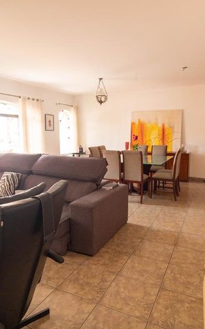 Casa à venda com 354m², 4 quartos e 6 vagas Casa à venda com 354m², 4 quartos e 6 vagasSala