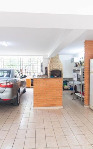 Casa à venda com 354m², 4 quartos e 6 vagas Casa à venda com 354m², 4 quartos e 6 vagasGaragem