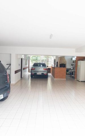 Casa à venda com 354m², 4 quartos e 6 vagas Casa à venda com 354m², 4 quartos e 6 vagasGaragem