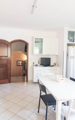 Casa à venda com 354m², 4 quartos e 6 vagas Casa à venda com 354m², 4 quartos e 6 vagasCozinha