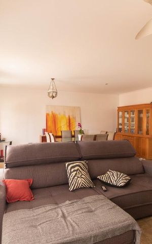 Casa à venda com 354m², 4 quartos e 6 vagas Casa à venda com 354m², 4 quartos e 6 vagasSala