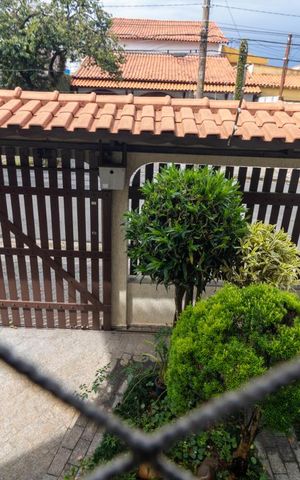 Casa à venda com 354m², 4 quartos e 6 vagas Casa à venda com 354m², 4 quartos e 6 vagasVista