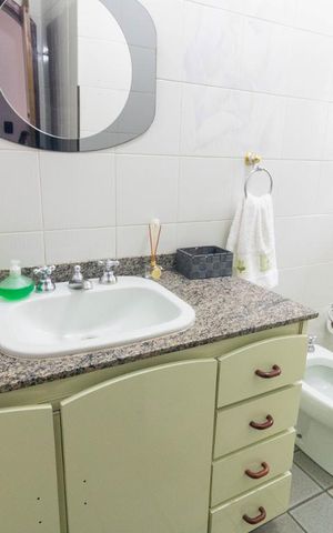 Casa à venda com 354m², 4 quartos e 6 vagas Casa à venda com 354m², 4 quartos e 6 vagasBanheiro