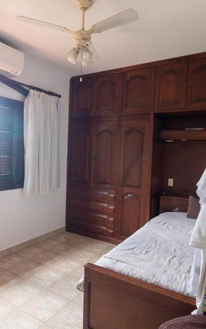 Casa à venda com 354m², 4 quartos e 6 vagas Casa à venda com 354m², 4 quartos e 6 vagasQuarto 4
