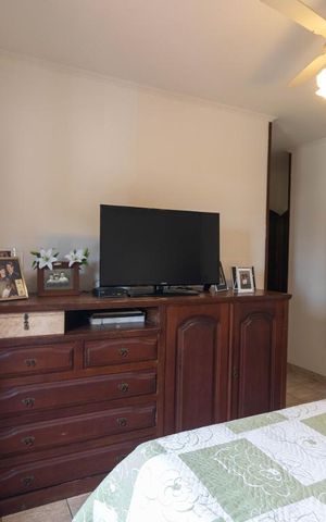 Casa à venda com 354m², 4 quartos e 6 vagas Casa à venda com 354m², 4 quartos e 6 vagasQuarto 1