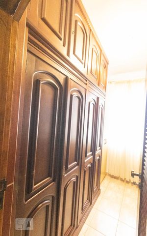 Casa à venda com 354m², 4 quartos e 6 vagas Casa à venda com 354m², 4 quartos e 6 vagasQuarto