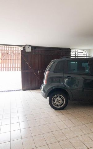 Casa à venda com 354m², 4 quartos e 6 vagas Casa à venda com 354m², 4 quartos e 6 vagasGaragem