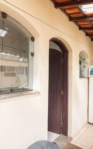 Casa à venda com 354m², 4 quartos e 6 vagas Casa à venda com 354m², 4 quartos e 6 vagasVaranda - área de serviço
