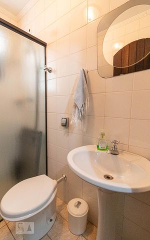 Casa à venda com 354m², 4 quartos e 6 vagas Casa à venda com 354m², 4 quartos e 6 vagasBanheiro 5