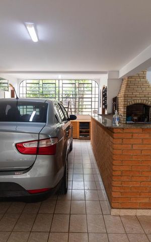 Casa à venda com 354m², 4 quartos e 6 vagas Casa à venda com 354m², 4 quartos e 6 vagasGaragem