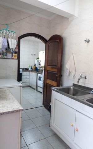 Casa à venda com 354m², 4 quartos e 6 vagas Casa à venda com 354m², 4 quartos e 6 vagasÁrea de Serviço