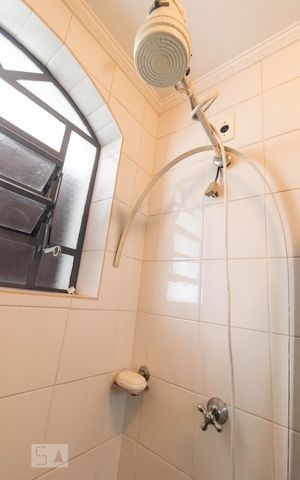 Casa à venda com 354m², 4 quartos e 6 vagas Casa à venda com 354m², 4 quartos e 6 vagasBanheiro 5