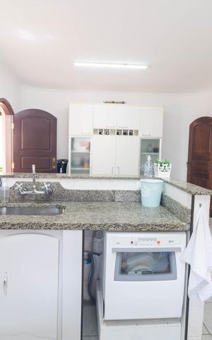 Casa à venda com 354m², 4 quartos e 6 vagas Casa à venda com 354m², 4 quartos e 6 vagasCozinha