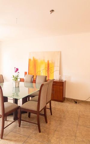 Casa à venda com 354m², 4 quartos e 6 vagas Casa à venda com 354m², 4 quartos e 6 vagasSala