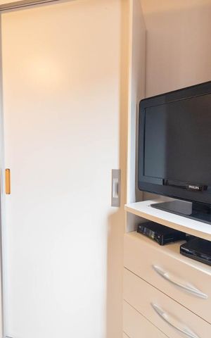 Casa à venda com 354m², 4 quartos e 6 vagas Casa à venda com 354m², 4 quartos e 6 vagasQuarto 2