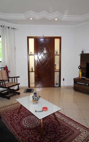 Casa à venda com 200m², 3 quartos e 4 vagasSala