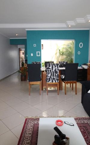 Casa à venda com 200m², 3 quartos e 4 vagasSala