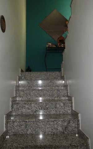 Casa à venda com 200m², 3 quartos e 4 vagasEscada