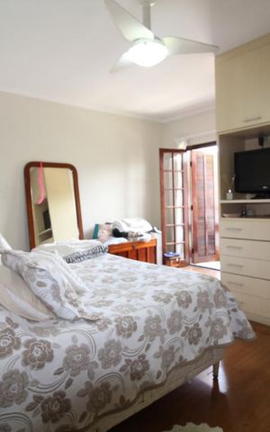 Casa à venda com 200m², 3 quartos e 4 vagasQuarto
