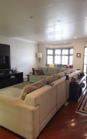 Casa à venda com 233m², 3 quartos e 5 vagasSala