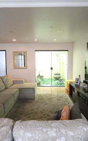 Casa à venda com 233m², 3 quartos e 5 vagasSala