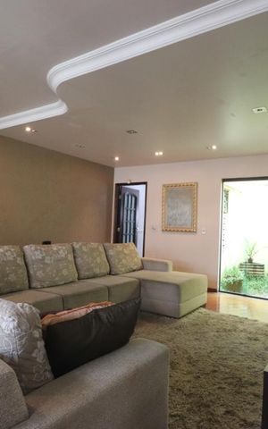 Casa à venda com 233m², 3 quartos e 5 vagasSala