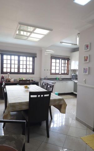 Casa à venda com 233m², 3 quartos e 5 vagasCozinha