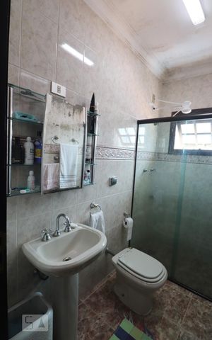 Casa à venda com 233m², 3 quartos e 5 vagasBanheiro da Suíte 1