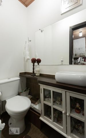 Casa para alugar com 260m², 4 quartos e sem vagaLavabo