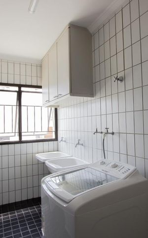 Apartamento à venda com 380m², 3 quartos e 4 vagas Apartamento à venda com 380m², 3 quartos e 4 vagasLavanderia