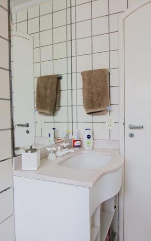 Apartamento à venda com 380m², 3 quartos e 4 vagas Apartamento à venda com 380m², 3 quartos e 4 vagasBanheiro 1