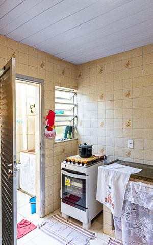Casa à venda com 100m², 4 quartos e sem vaga Casa à venda com 100m², 4 quartos e sem vagaCozinha