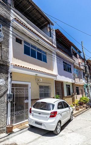 Casa à venda com 100m², 4 quartos e sem vaga Casa à venda com 100m², 4 quartos e sem vagaFachada