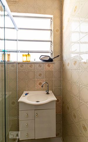 Casa à venda com 100m², 4 quartos e sem vaga Casa à venda com 100m², 4 quartos e sem vagaBanheiro Social