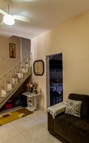 Casa à venda com 100m², 4 quartos e sem vaga Casa à venda com 100m², 4 quartos e sem vagaSala
